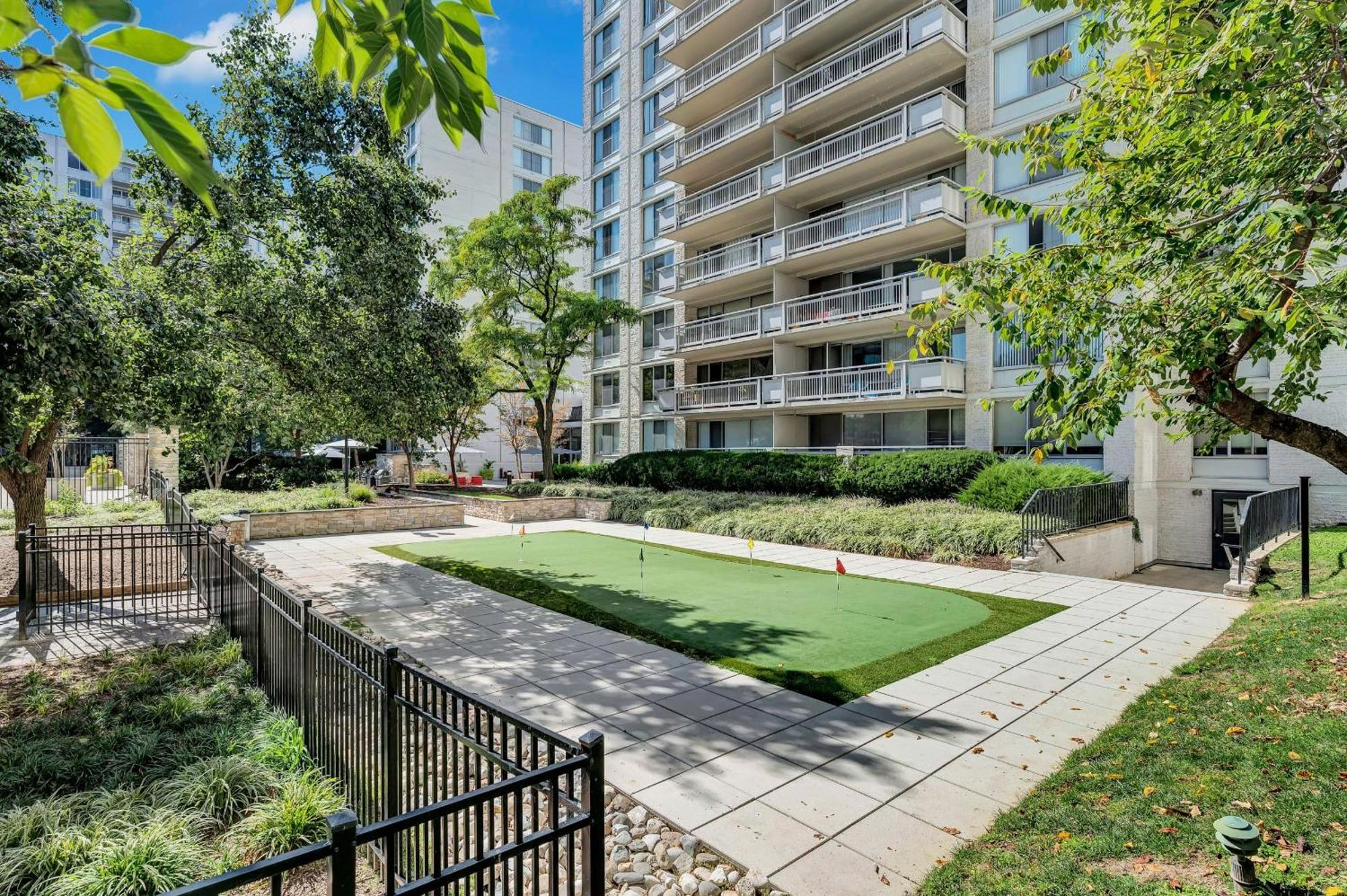 Apartment At Crystal City With Gym Arlington Exterior photo